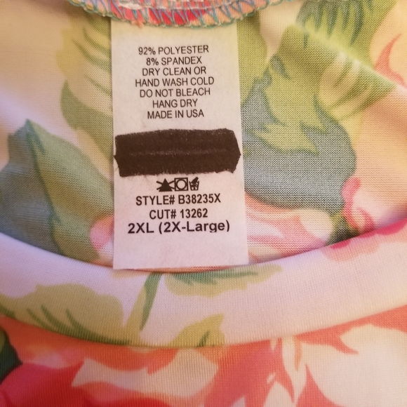 Plus Size Springtime Floral tunic - Picture 6 of 6